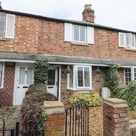 April Cottage Broadway  Bagian luar foto