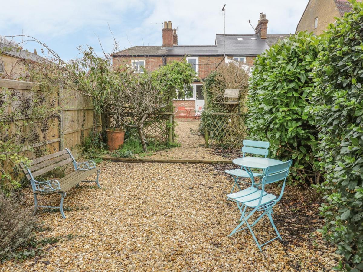 April Cottage Broadway  Bagian luar foto