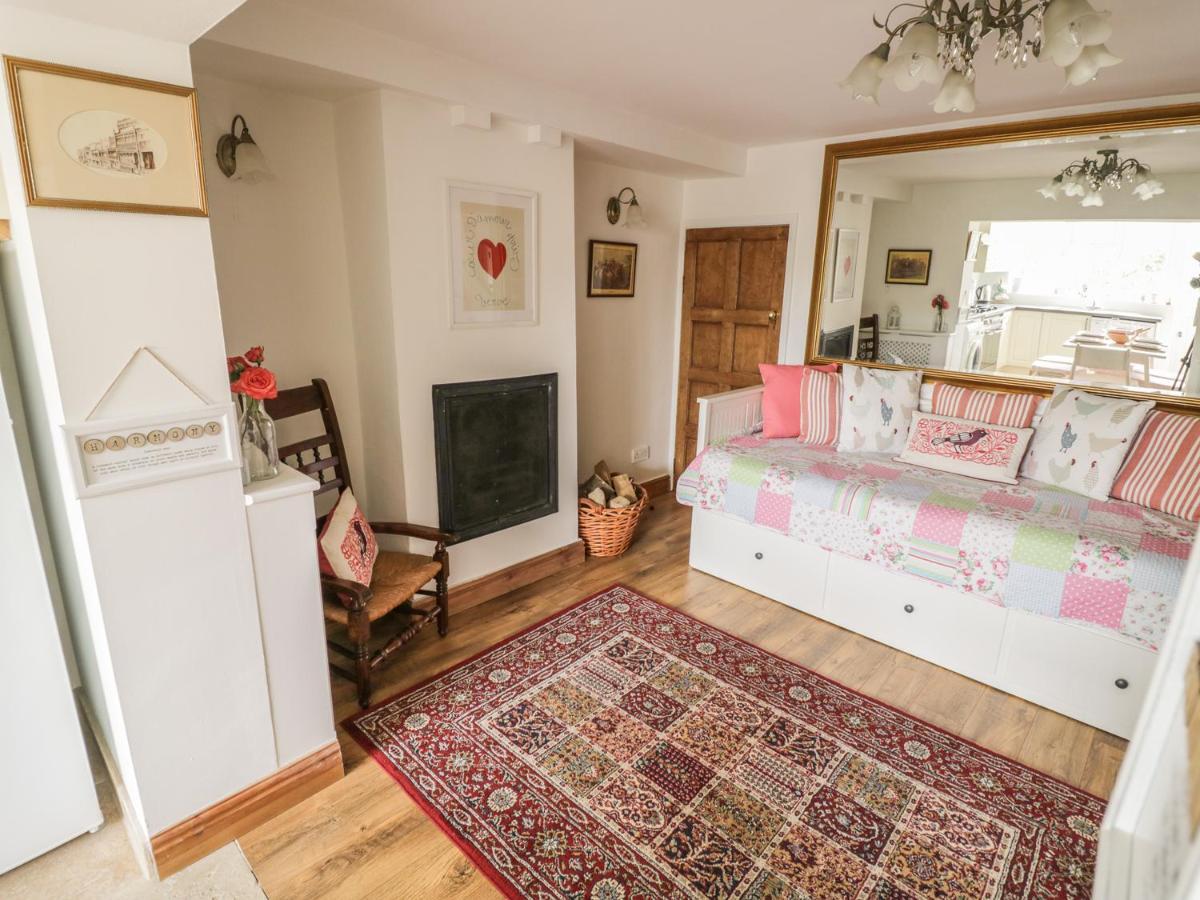 April Cottage Broadway  Bagian luar foto