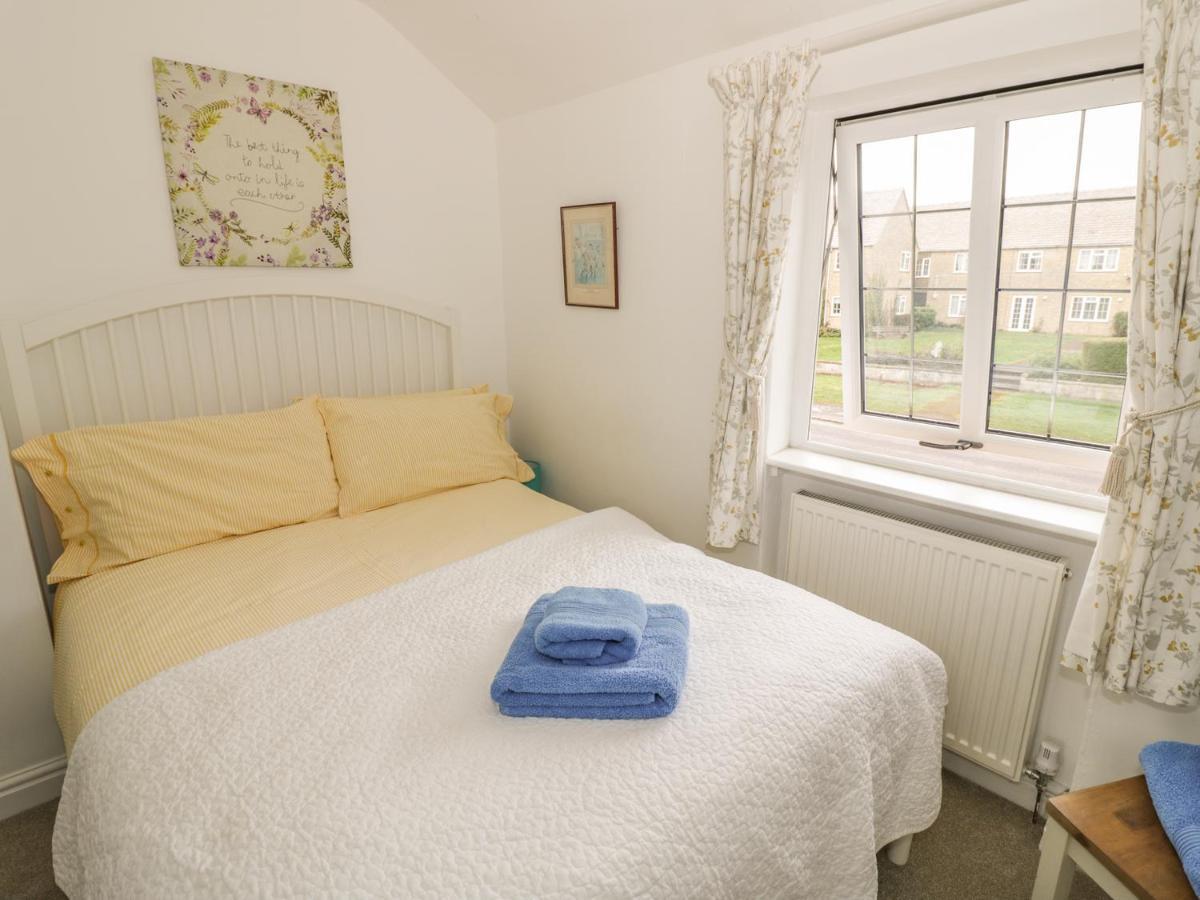 April Cottage Broadway  Bagian luar foto