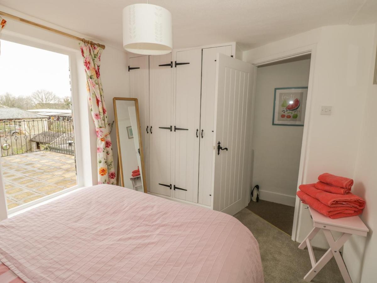 April Cottage Broadway  Bagian luar foto