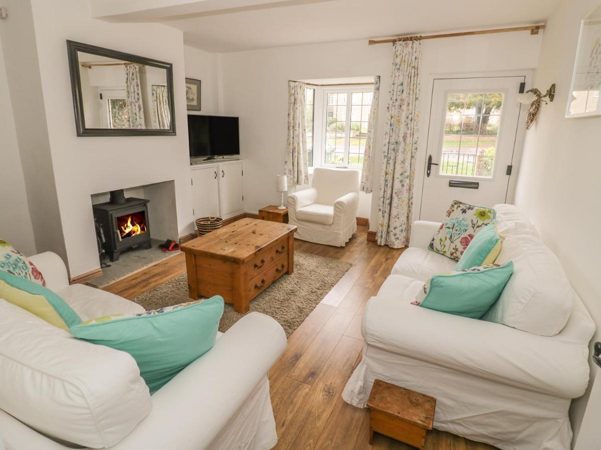 April Cottage Broadway  Bagian luar foto