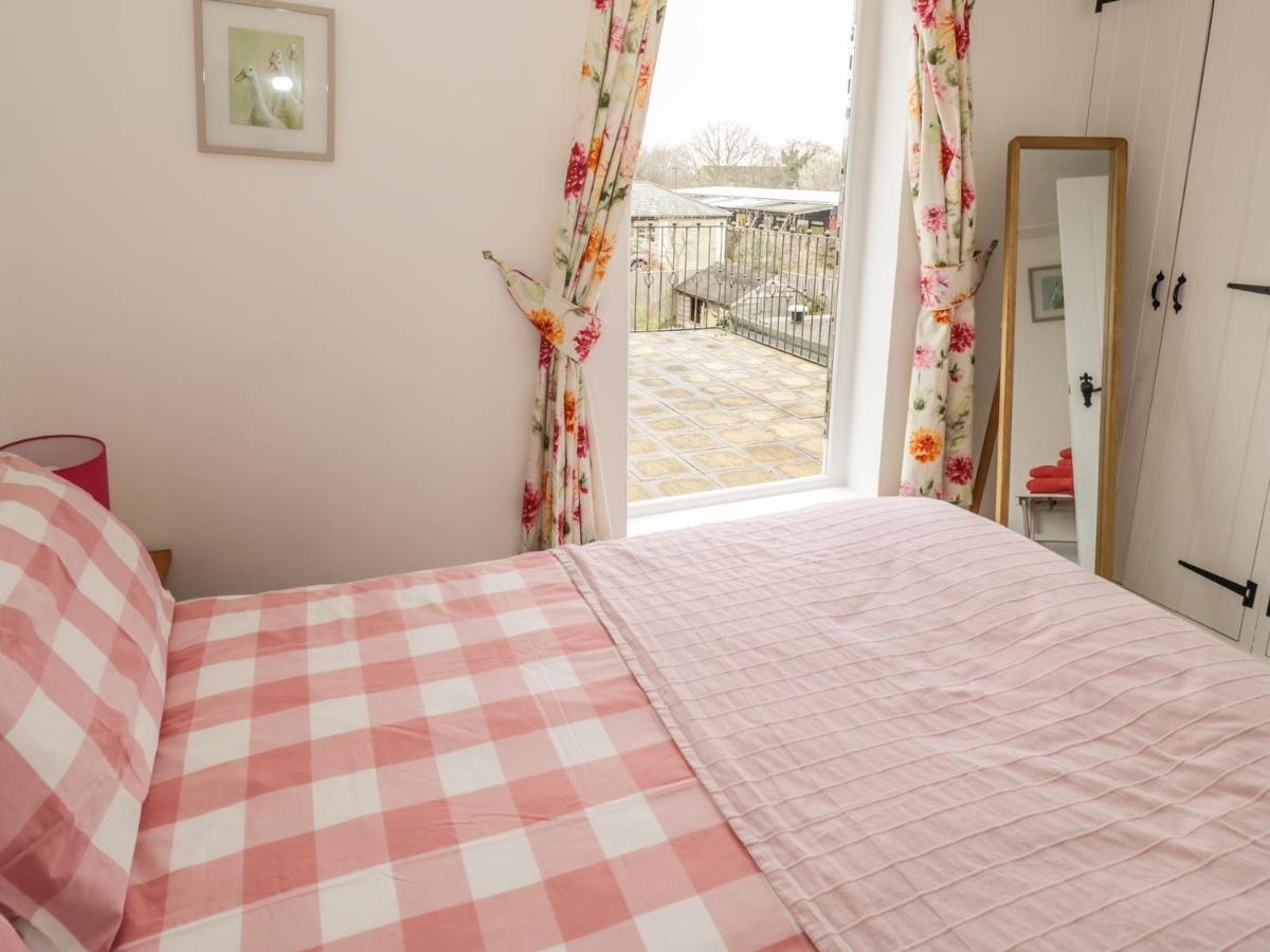 April Cottage Broadway  Bagian luar foto